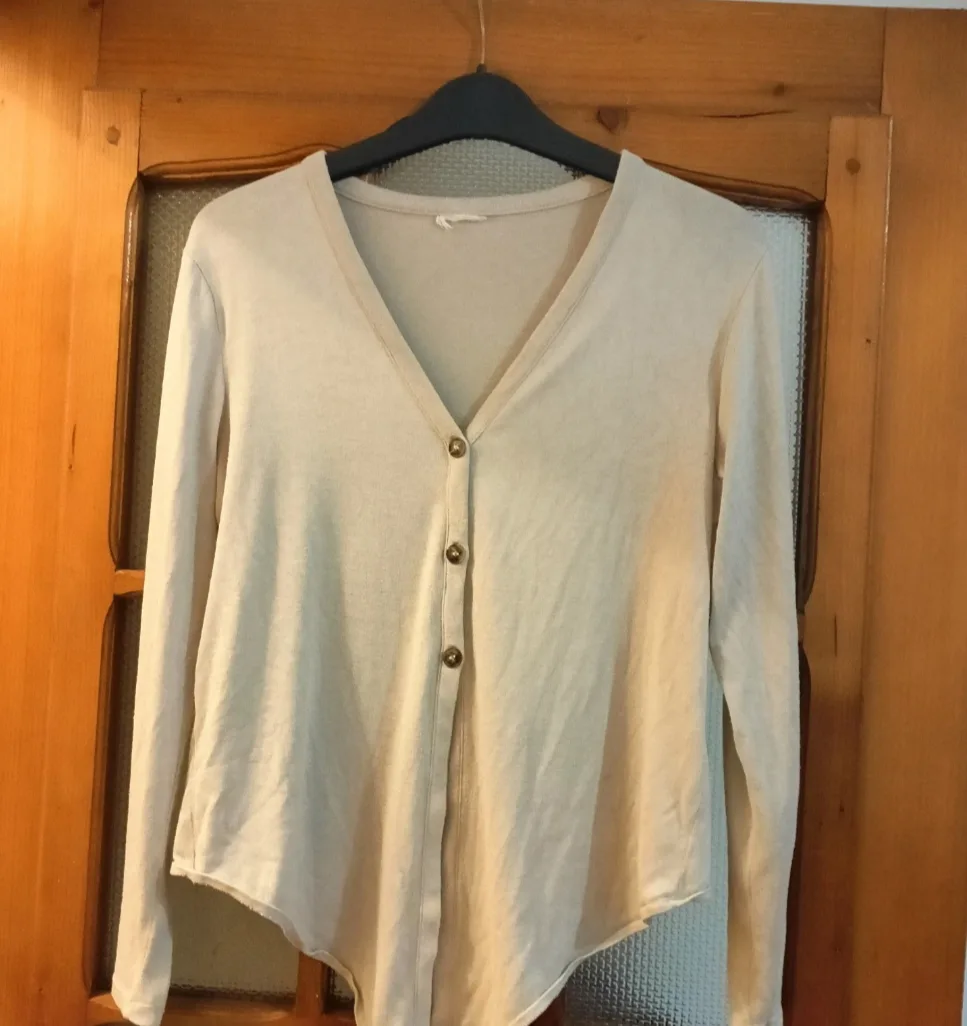 Cardigan fin bej deschis în V / mărimea M – Constanța, Constanța