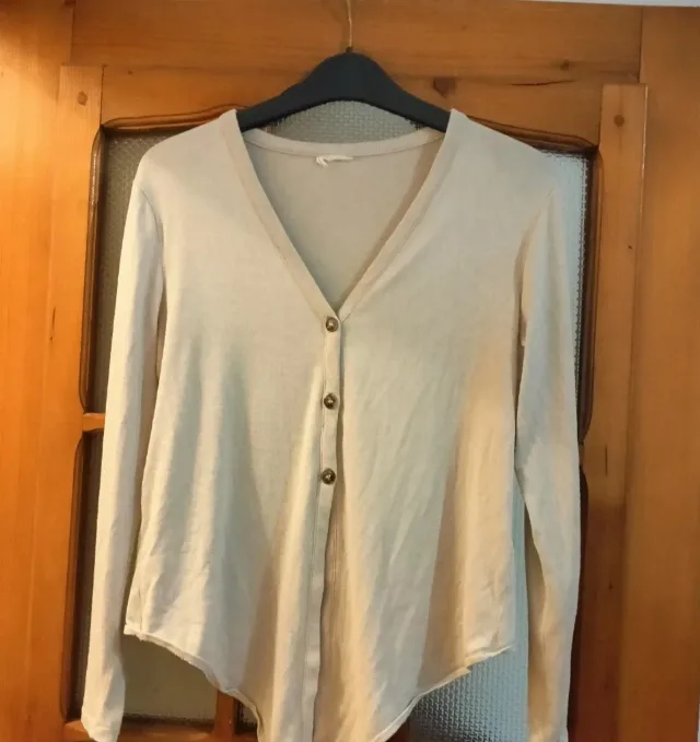 Cardigan fin bej deschis în V / mărimea M – fotografia 1 din 2