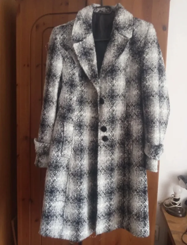 Palton de dama . – fotografia 2 din 5
