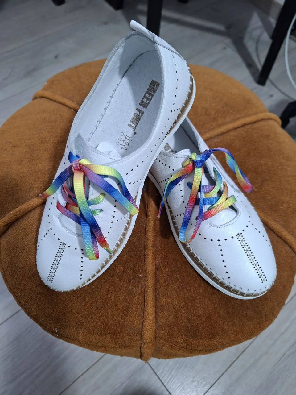 adidași de piele naturala cu șireturi multicolore marca Green Foot, marime 37,noi ,fara eti – Mizil, Prahova