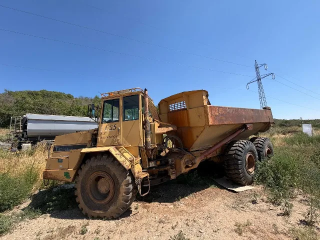 Dumper 6x6 Terex – fotografia 1 din 8