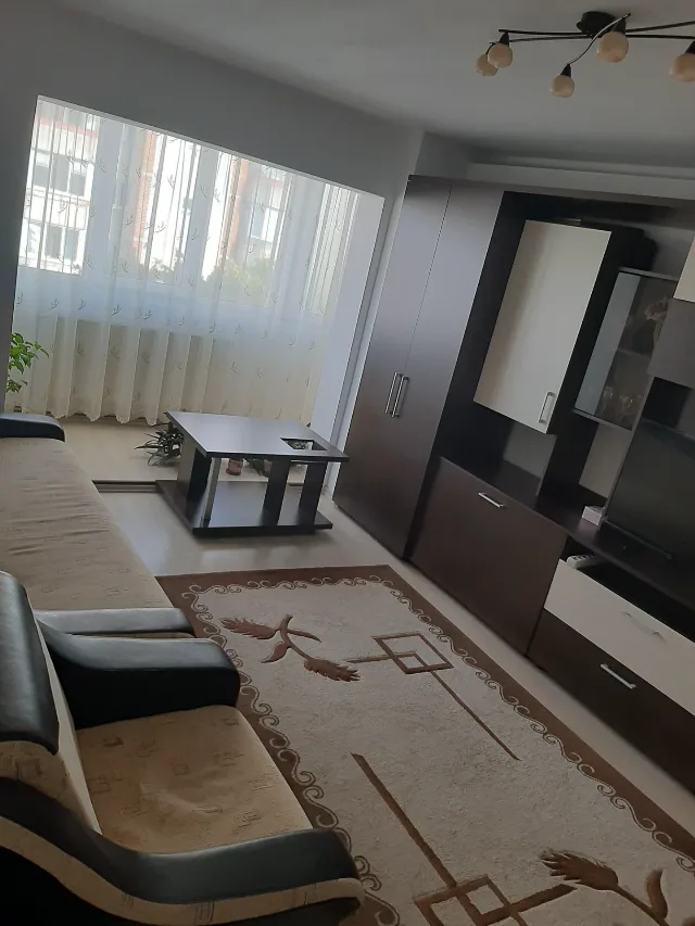 Ofer pentru închiriere – fotografia 1 din 8