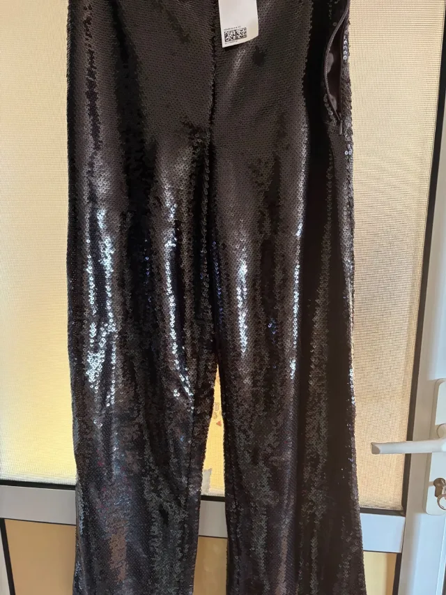 Pantaloni paiete – fotografia 1 din 2