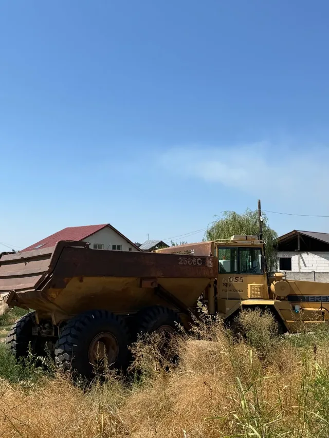 Dumper 6x6 Terex – fotografia 2 din 8