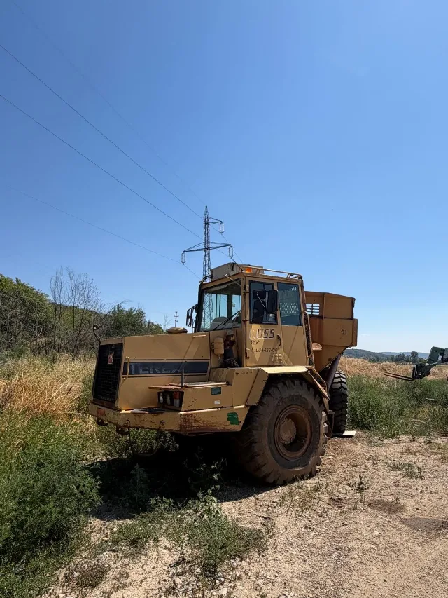 Dumper 6x6 Terex – fotografia 3 din 8