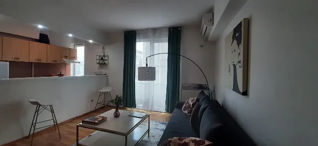 De închiriat ap 2 cam recent renovat și mobilat. – fotografia 2 din 4