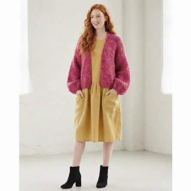 Cardigan deschis, fara nasturi, cu maneci bufante, lucrat manual din fir de mohair/alpaca gros - Fucsia/insertii mustar - M / L – fotografia 3 din 8