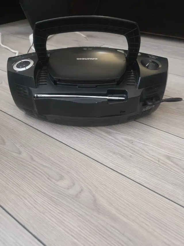 Radio casetofon cu cd Grundig – fotografia 2 din 5