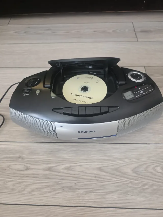 Radio casetofon cu cd Grundig – fotografia 3 din 5
