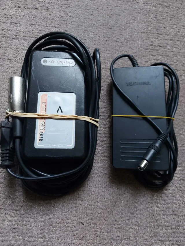 vînd încărcătoare bicicletă electrică – fotografia 1 din 6
