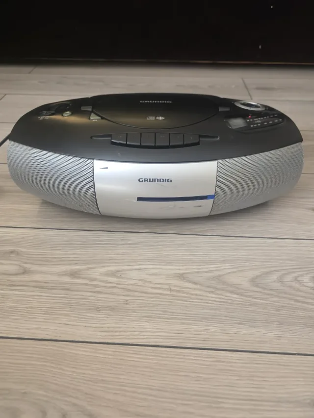 Radio casetofon cu cd Grundig – Sector 4, București
