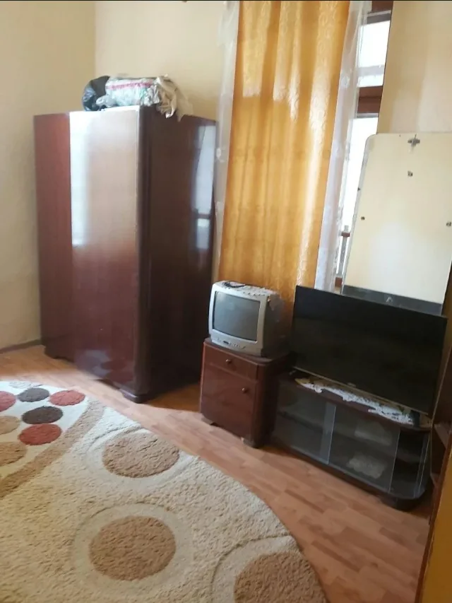 Vand casa la tara – fotografia 6 din 8