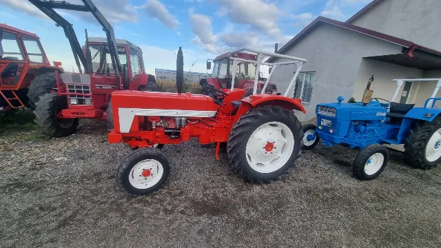 IHT 423 international tractor – fotografia 2 din 5