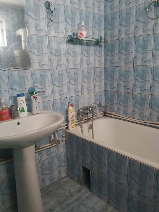 Vand casa la tara – fotografia 5 din 8