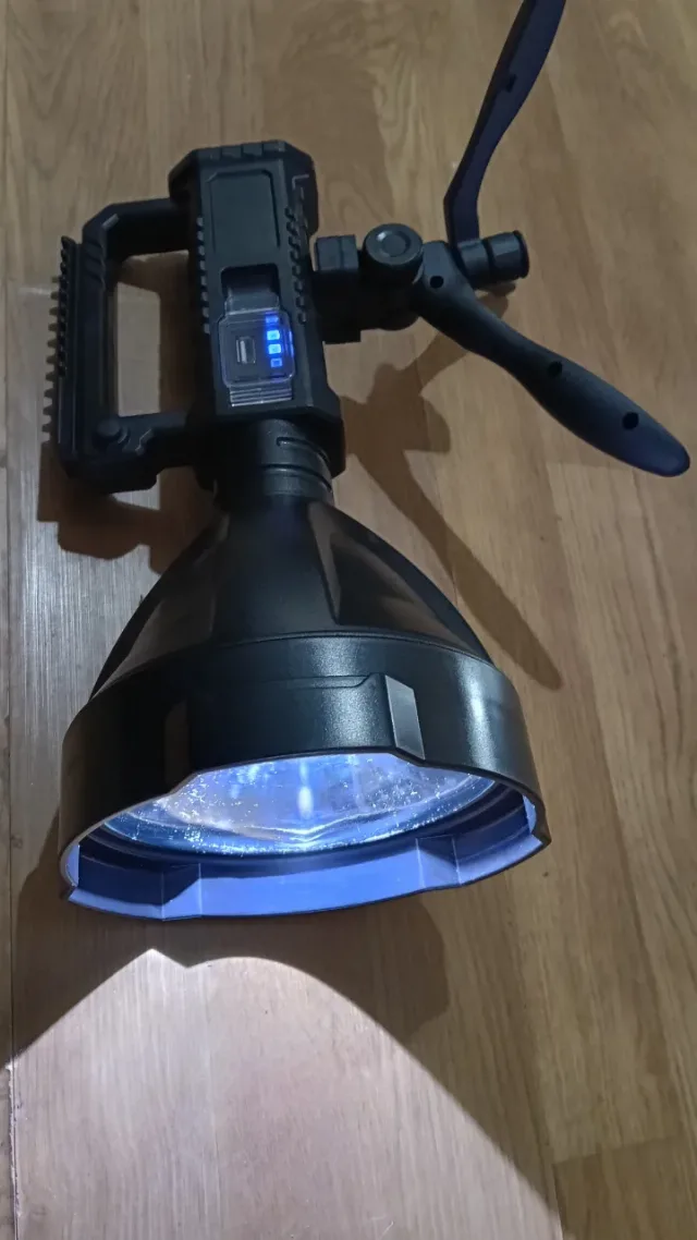 Lanterna led cu fascicul luminos – fotografia 5 din 8