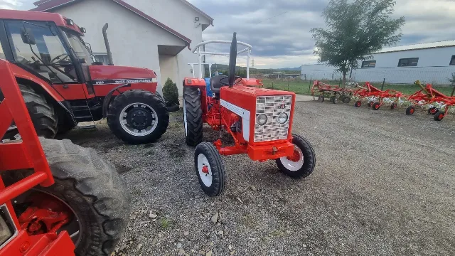 IHT 423 international tractor – Targu Neamt, Neamț