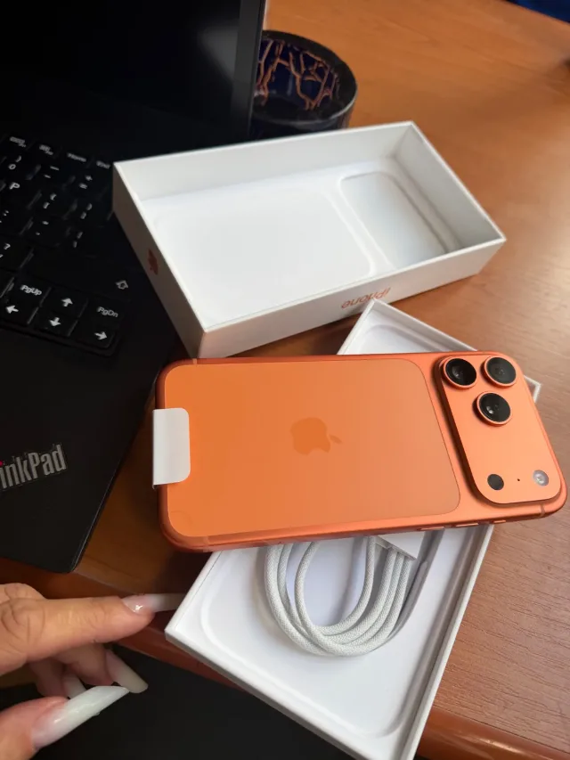 iPhone 17pro max , nou , 0 ore vorbite , neaprins – fotografia 3 din 6