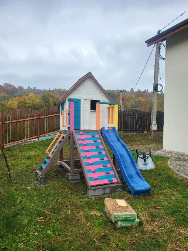 Mobilier de gradina, locuri de joacă si alte produse din lemn masiv – fotografia 1 din 8