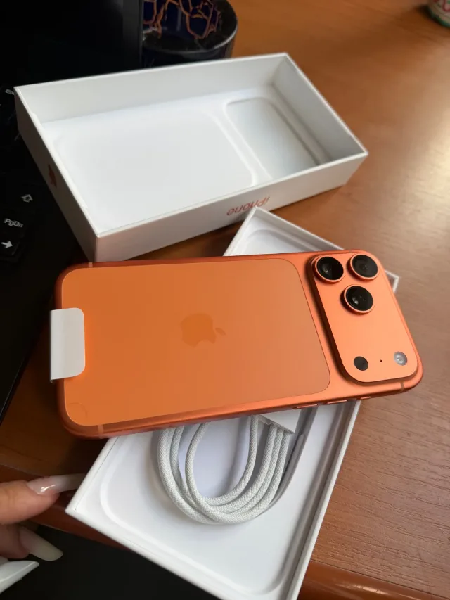 iPhone 17pro max , nou , 0 ore vorbite , neaprins – fotografia 4 din 6