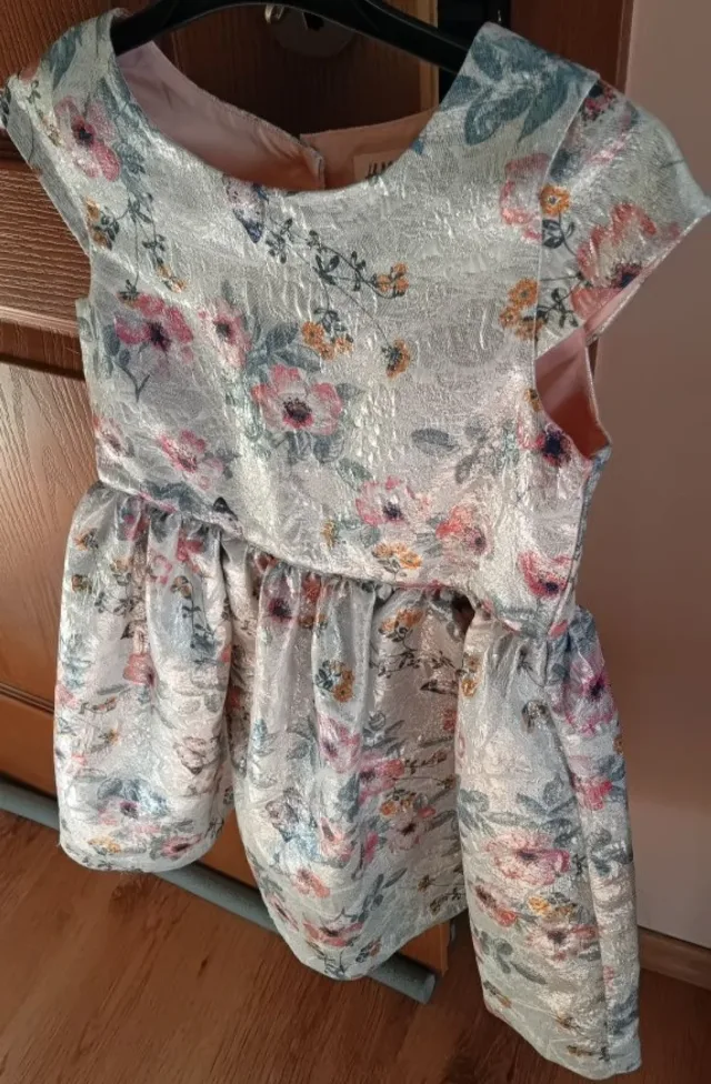 Rochiță lucioasă H&M 6-8ani – fotografia 3 din 4