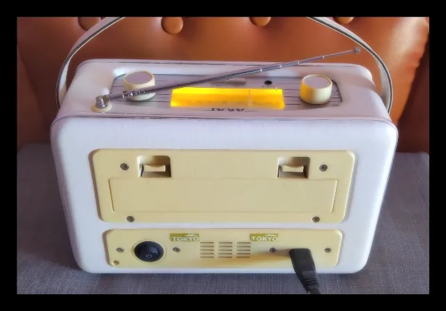 Radio AKAI vintage / Electric Co., Japan (Ediție Alb/crem) – fotografia 2 din 3