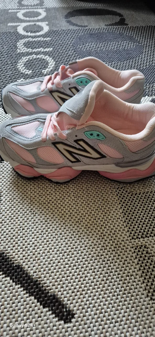 pantofi sport noi – fotografia 3 din 3