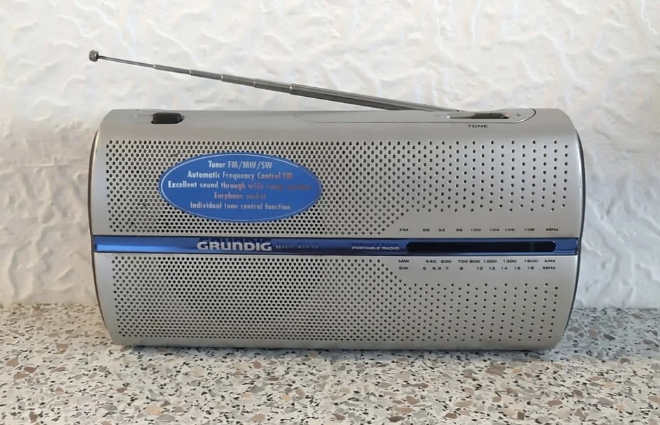 Grundig Music Boy 50 / tehnologie pur germană anii 90 / perfect funcțional (vine cu baterii+cablu) – Onesti, Bacău