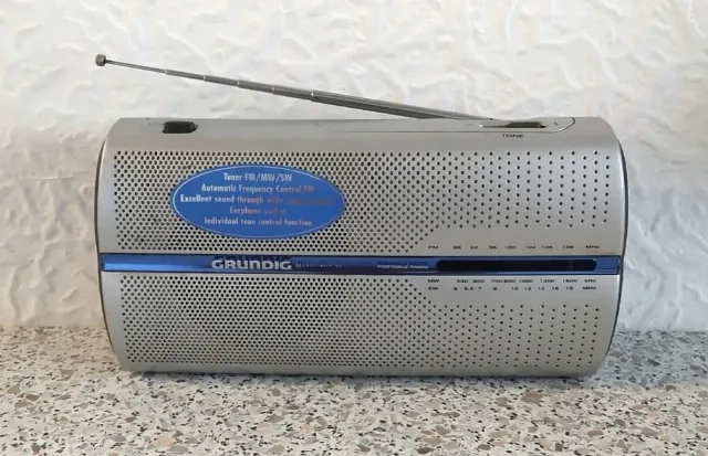 Grundig Music Boy 50 / tehnologie pur germană anii 90 / perfect funcțional (vine cu baterii+cablu) – fotografia 1 din 3
