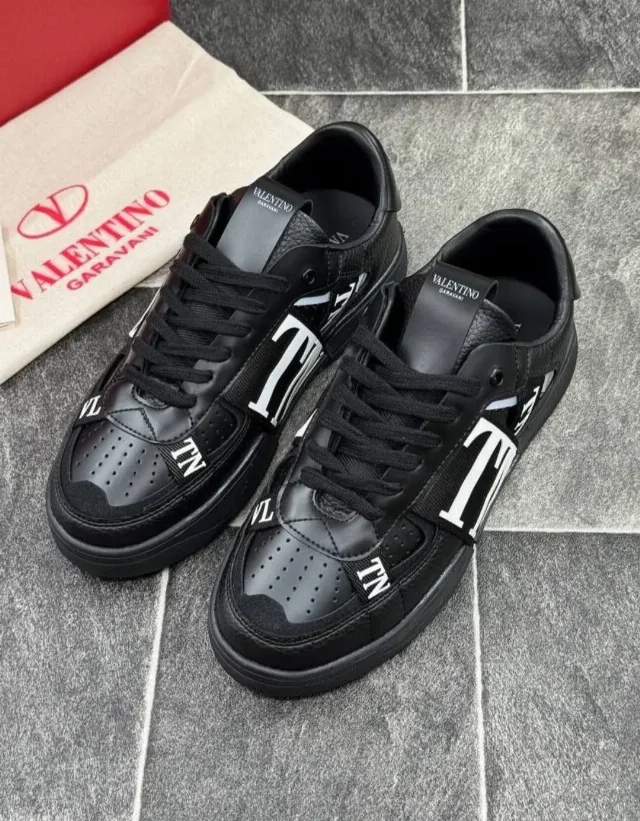 VALENTINO VL7N LOW-TOP SNEAKERS BLACK – fotografia 2 din 3