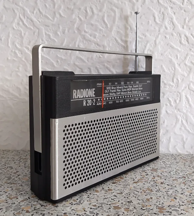 Radio  Radione R20-2 fabricat in anii 70 , de renumita companie austriacă  Nikolaus Eltz, – fotografia 2 din 4