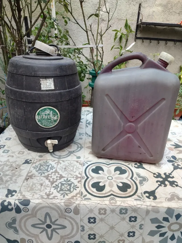 Butoias si canistra plastic – fotografia 6 din 6