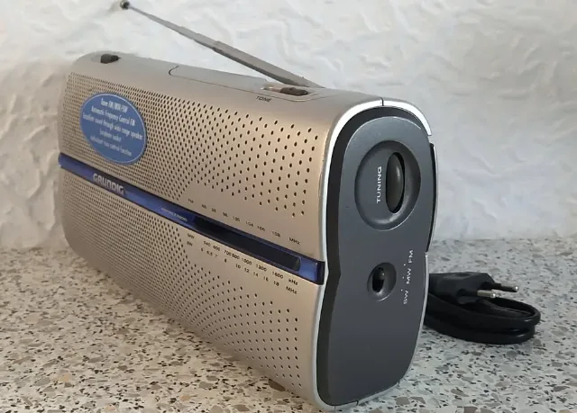 Grundig Music Boy 50 / tehnologie pur germană anii 90 / perfect funcțional (vine cu baterii+cablu) – fotografia 2 din 3