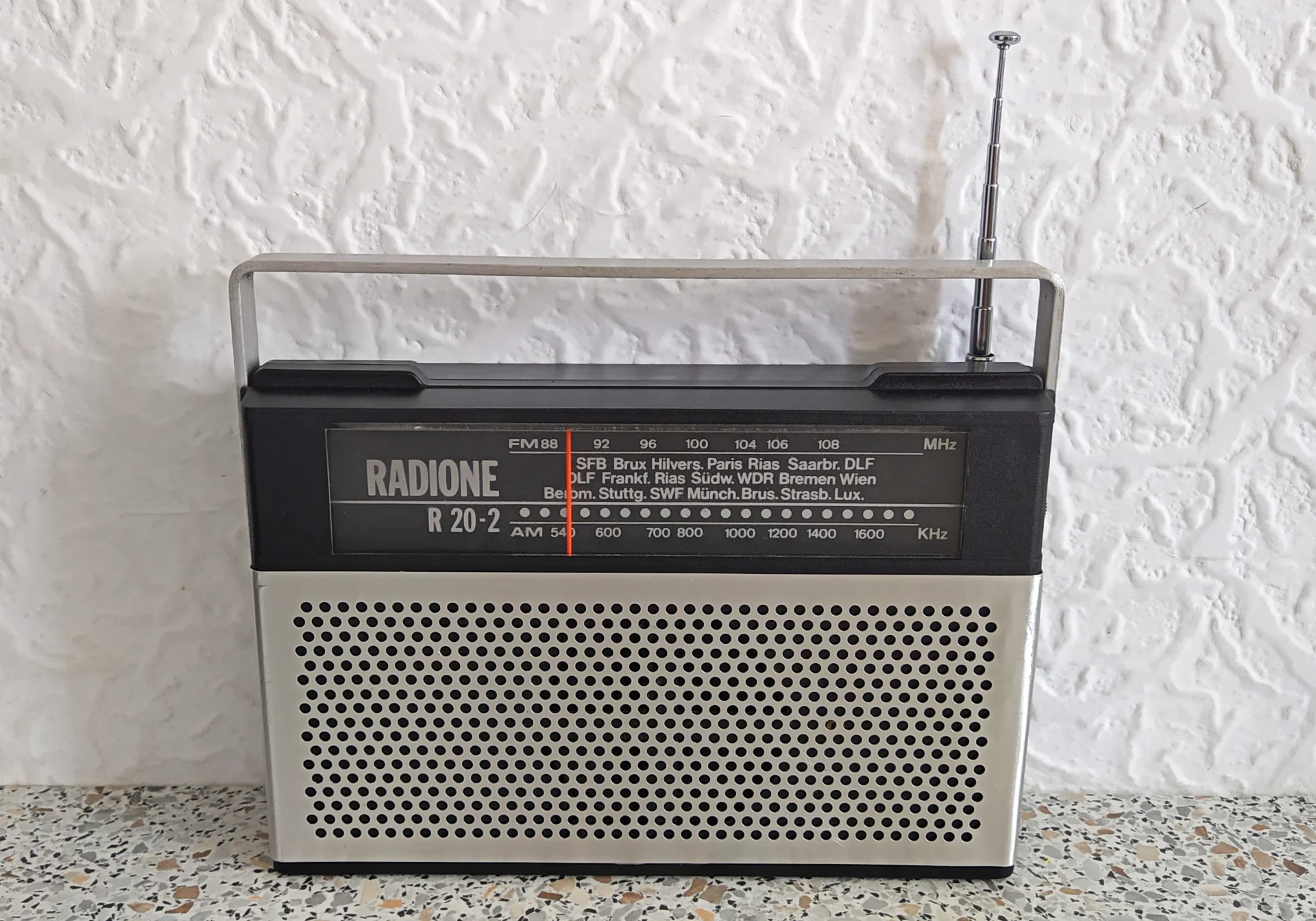 Radio  Radione R20-2 fabricat in anii 70 , de renumita companie austriacă  Nikolaus Eltz, – fotografia 1 din 4