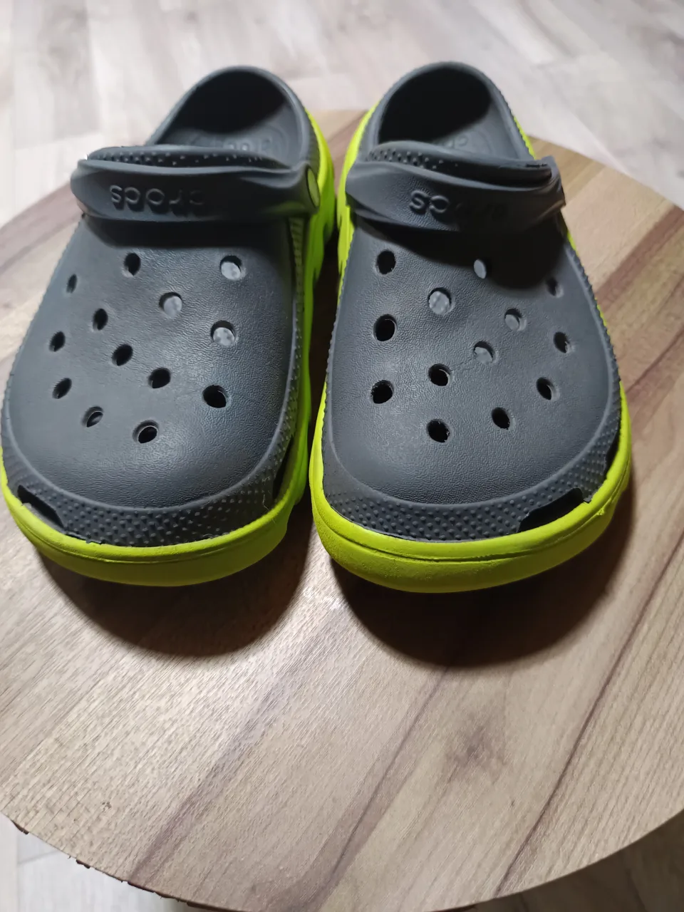 Saboți / Papuci Crocs originali – Mărimea 36.5 (M4/W6) – Gri / Verde Lime – Panticeu, Cluj