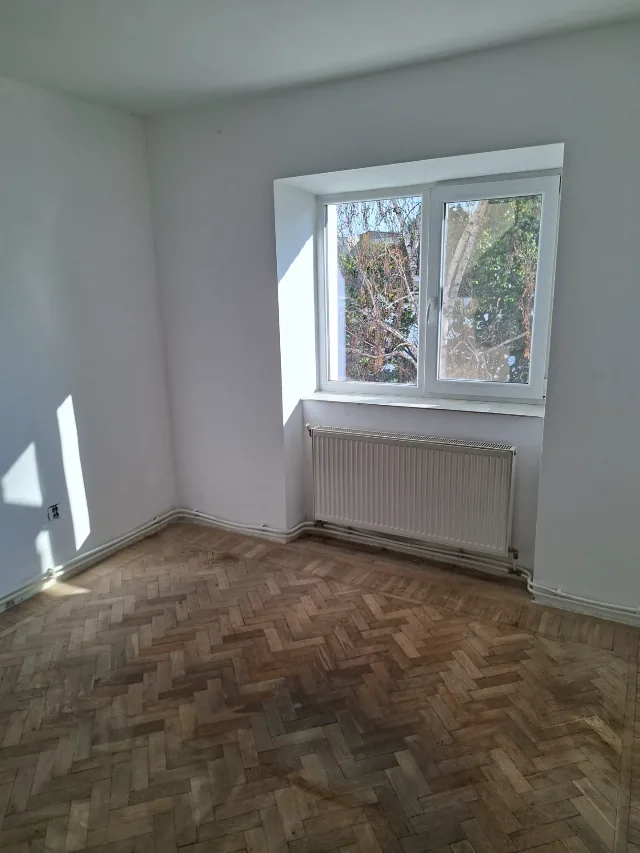 Vând apartament 3 camere – fotografia 7 din 8