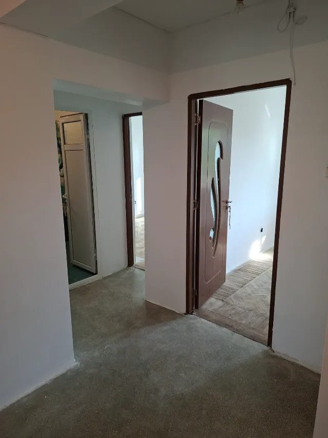 Vând apartament 3 camere – fotografia 3 din 8