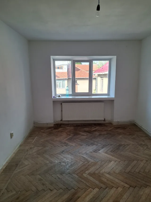 Vând apartament 3 camere – fotografia 5 din 8