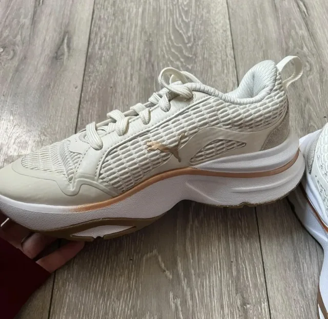 Pantofi sport aproape noi. Încălțați de 2 ori. – fotografia 2 din 4