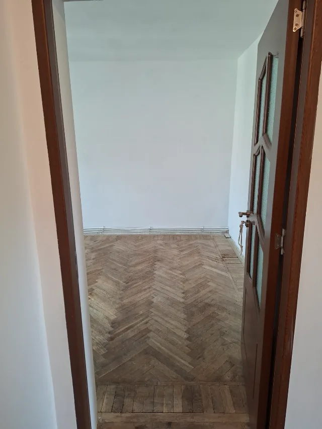 Vând apartament 3 camere – fotografia 6 din 8