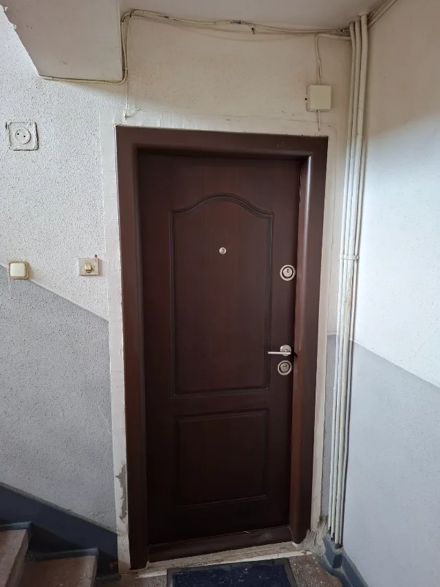Vând apartament 3 camere – Sector 4, București