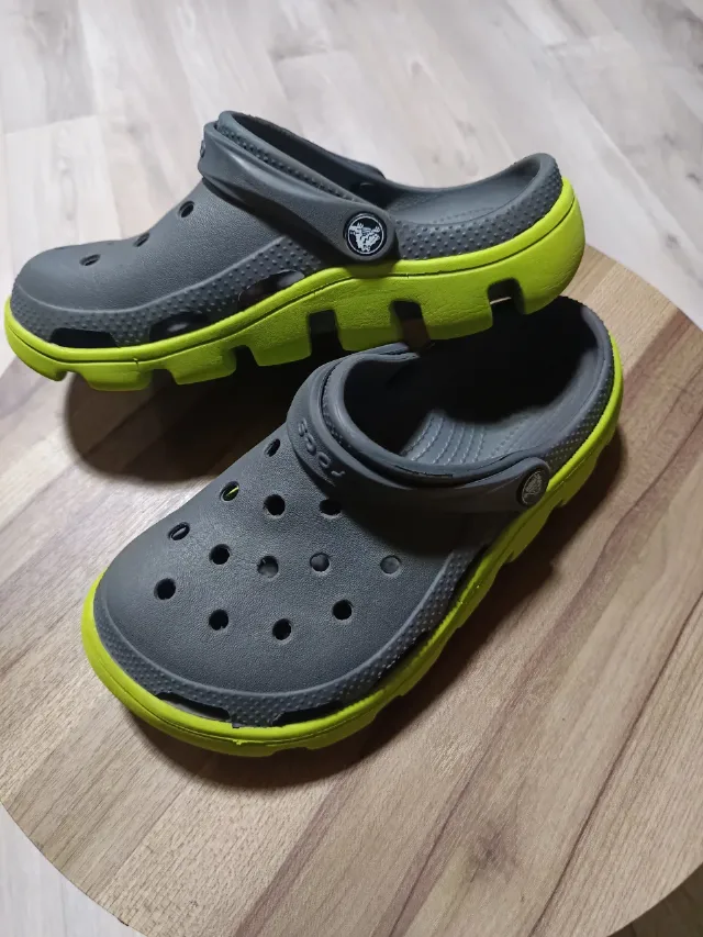 Saboți / Papuci Crocs originali – Mărimea 36.5 (M4/W6) – Gri / Verde Lime – fotografia 2 din 3