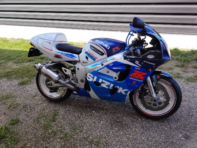 SUZUKI GSXR 600 ! ca NOU – fotografia 4 din 8