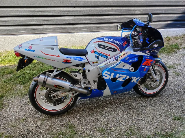 SUZUKI GSXR 600 ! ca NOU – fotografia 3 din 8