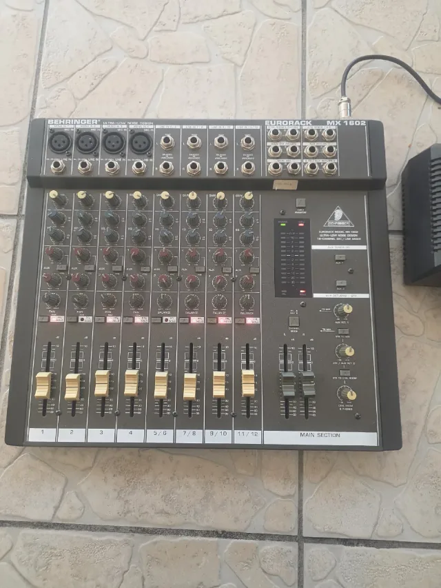 Mixer audio analogic Behringer Eurorack 1602 – fotografia 1 din 3