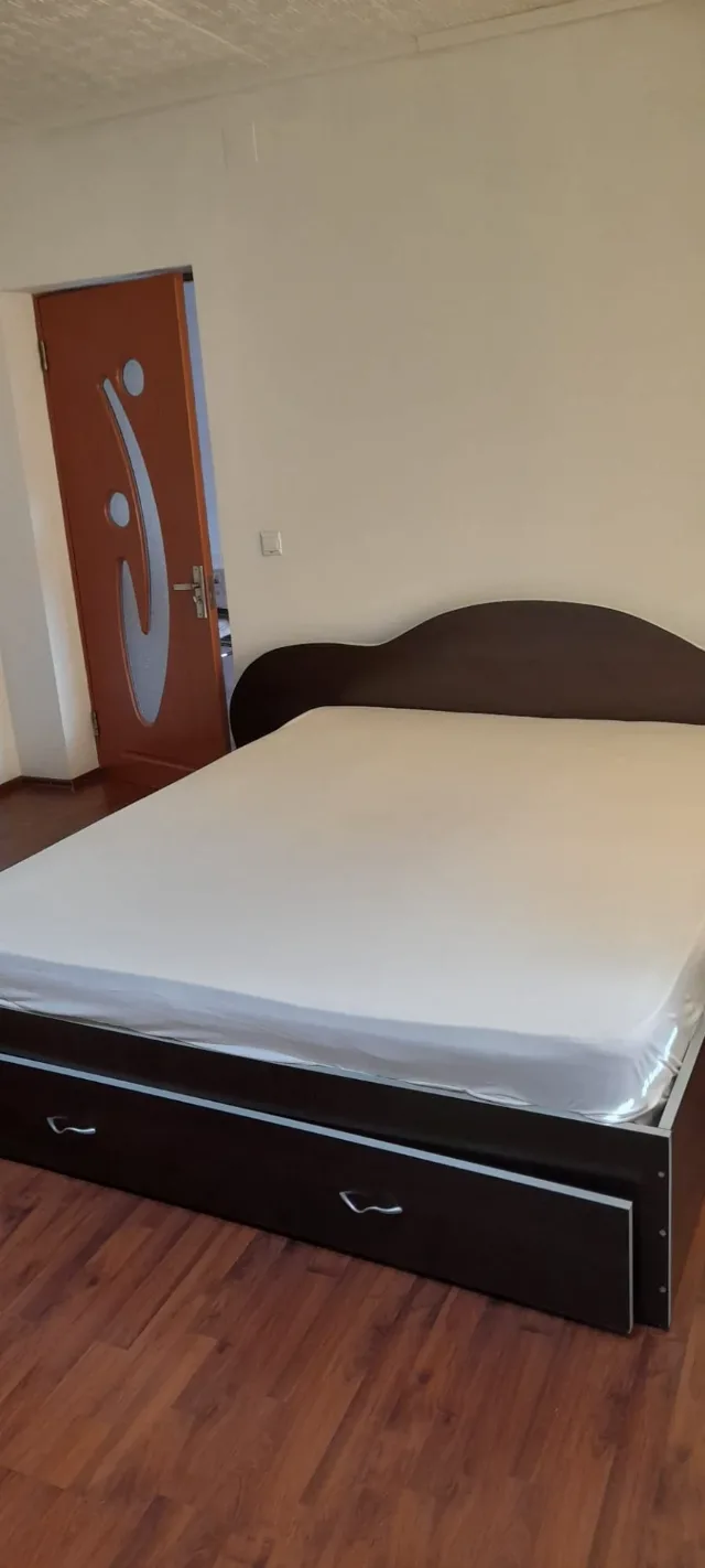 Închiriez cameră cu baie proprie in vila la curte – fotografia 5 din 8