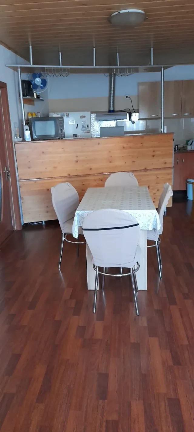 Închiriez cameră cu baie proprie in vila la curte – fotografia 7 din 8