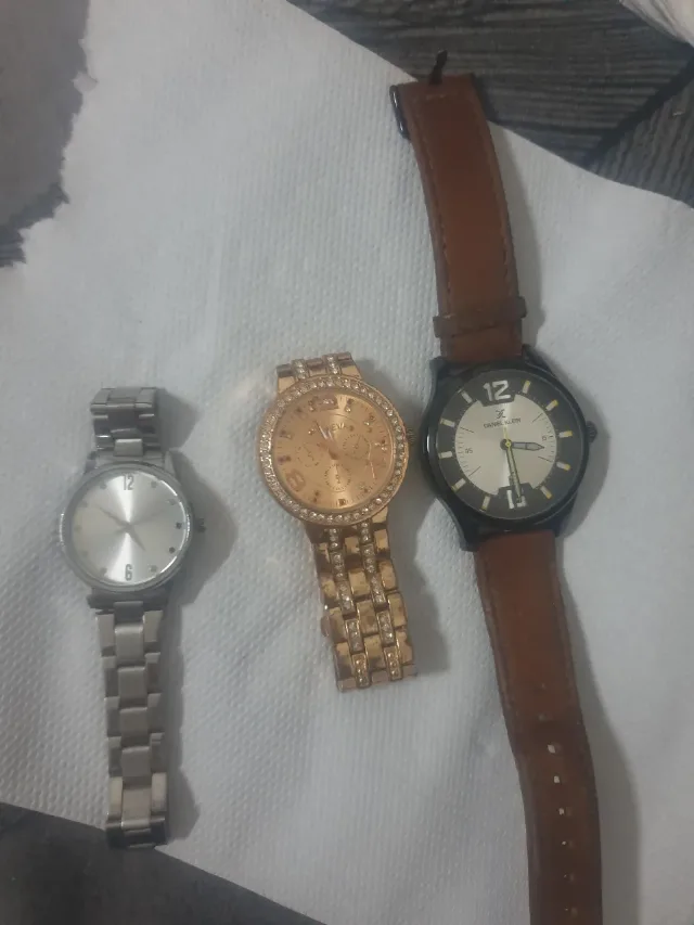 lot ceasuri pe baterii 21 de buc la 10 lei bucata – fotografia 7 din 8