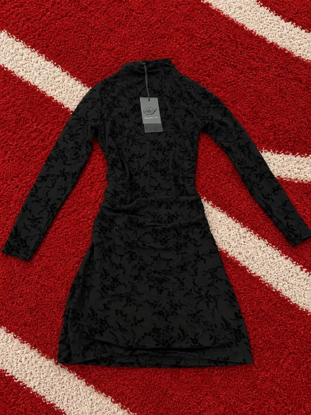 Rochie neagră Eley cu imprimeu floral – nouă cu etichetă – fotografia 1 din 6