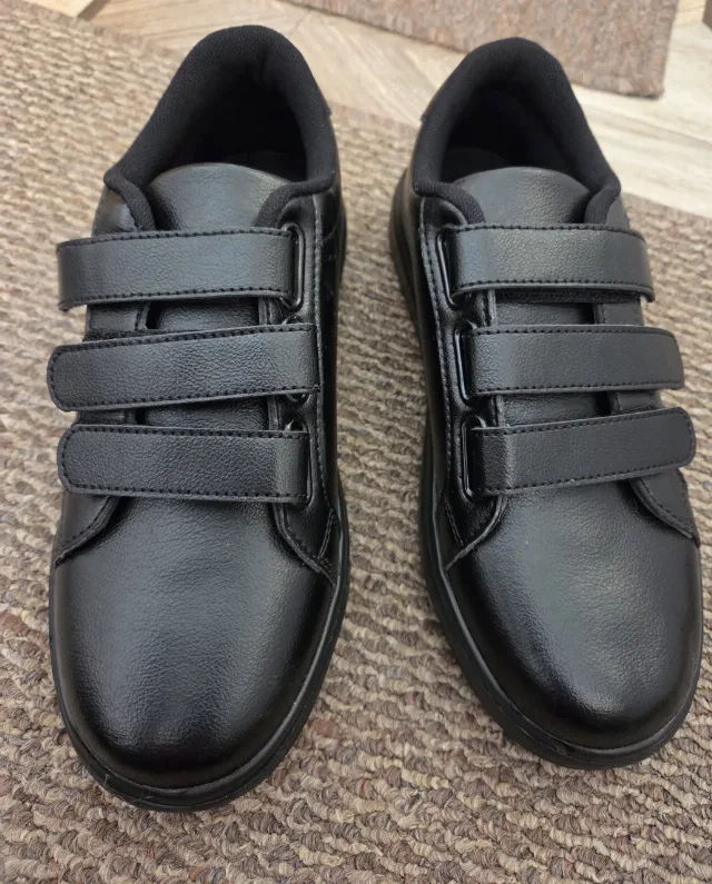 Adidași eleganți din piele – fotografia 1 din 3