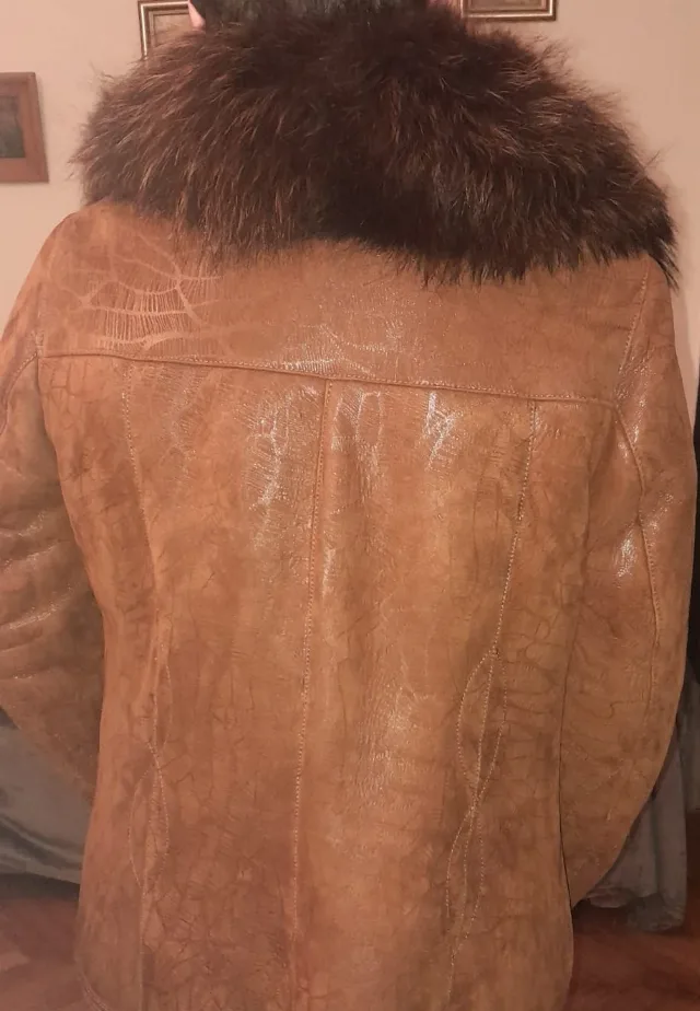 cojocel dama din piele intoarsa cu guler din blana de vulpe – fotografia 3 din 4